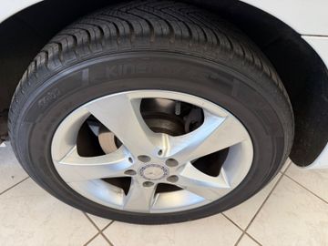 Mercedes V 220 - 11