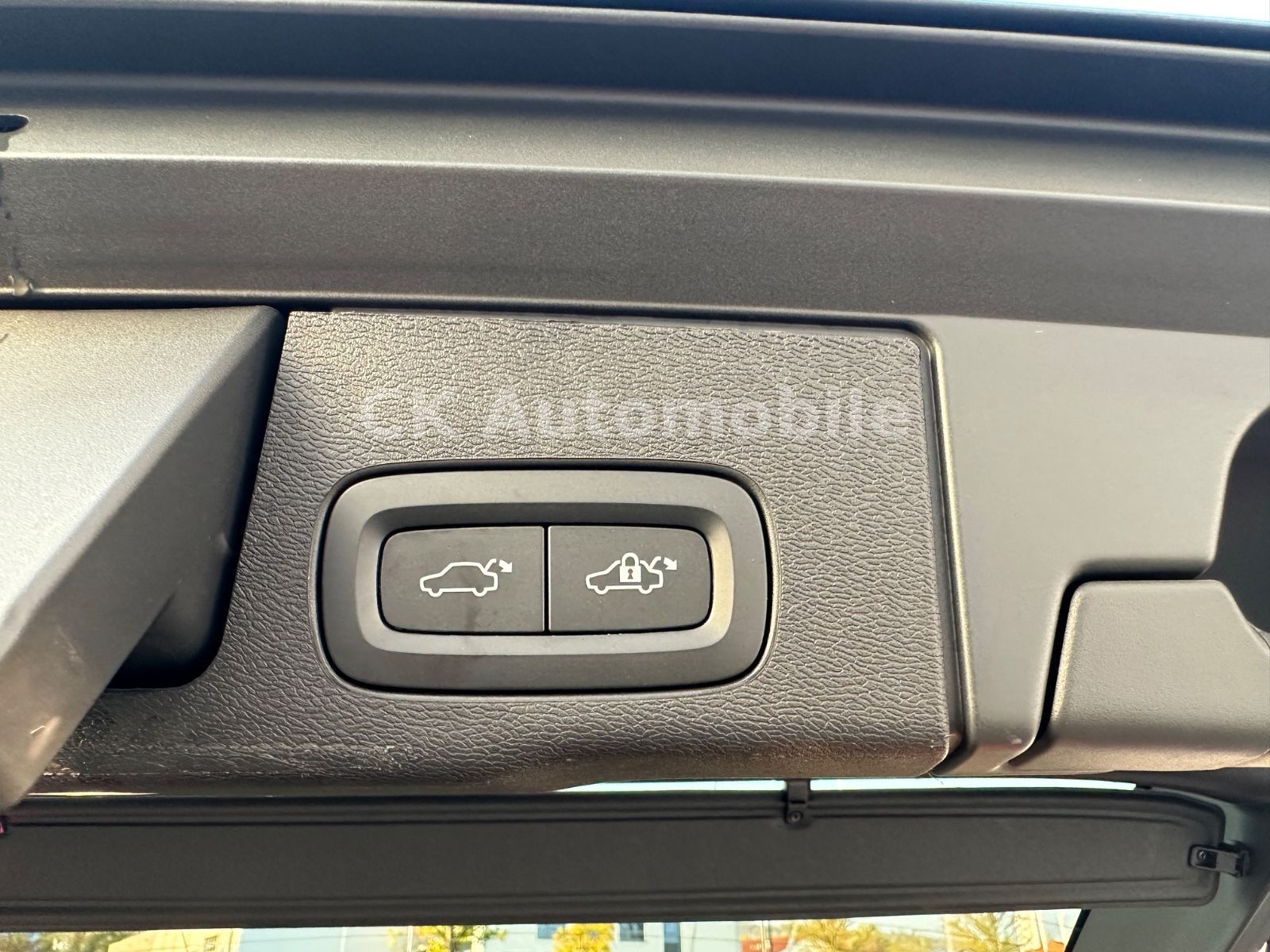 Fahrzeugabbildung Volvo XC60 B4 Plus Dark AWD/BLIS/Navi/LED/Kamera/AHK