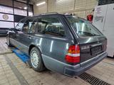 Mercedes-Benz 230T Sportline/Automatik/el. Schiebedach - schwarze Mercedes-Benz 230