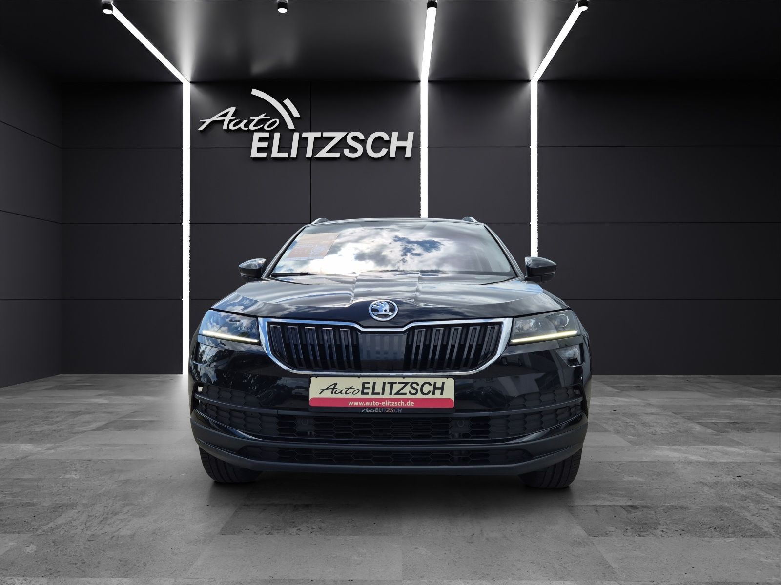 Fahrzeugabbildung SKODA Karoq TSI Clever DSG LED AHK Navi VC ACC RFK SH