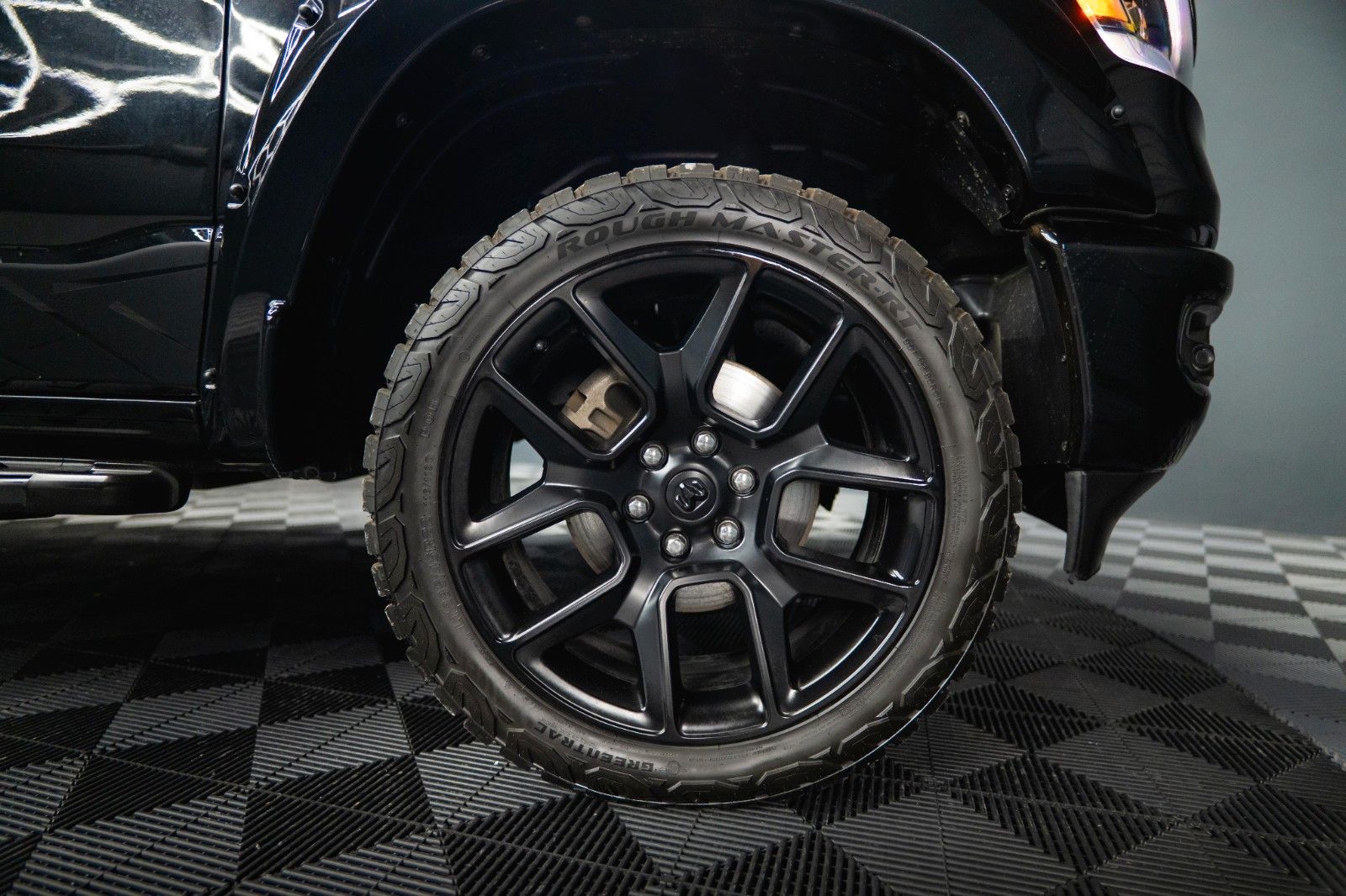 Fahrzeugabbildung Dodge RAM 5.7 V8 HEMI 4x4 NIGHT LARAMIE *Pano*22 Zoll*