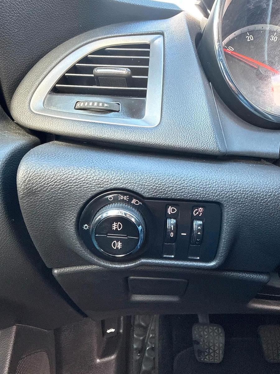Opel Astra 2012 — photo 13