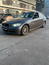 BMW 320i - Automatik, Navi, Xenon, Keyless-Go  - gebrauchte BMW 320 aus dem Jahr 2006