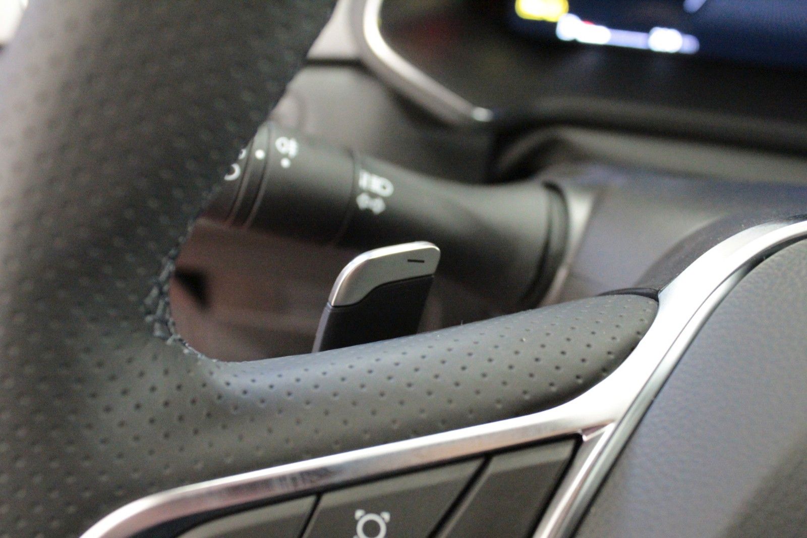 Fahrzeugabbildung Renault Captur Mild Hybrid 160 EDC Techno #15173