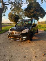 Peugeot Partner Tepee Tepee Allure BlueHDi 120 S/S A... - schwarze Peugeot Partner Tepee