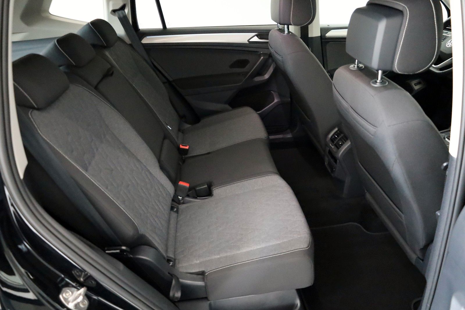 Fahrzeugabbildung Volkswagen Tiguan Allspace Move 4Motion,Navi,LED,Kamera,ACC