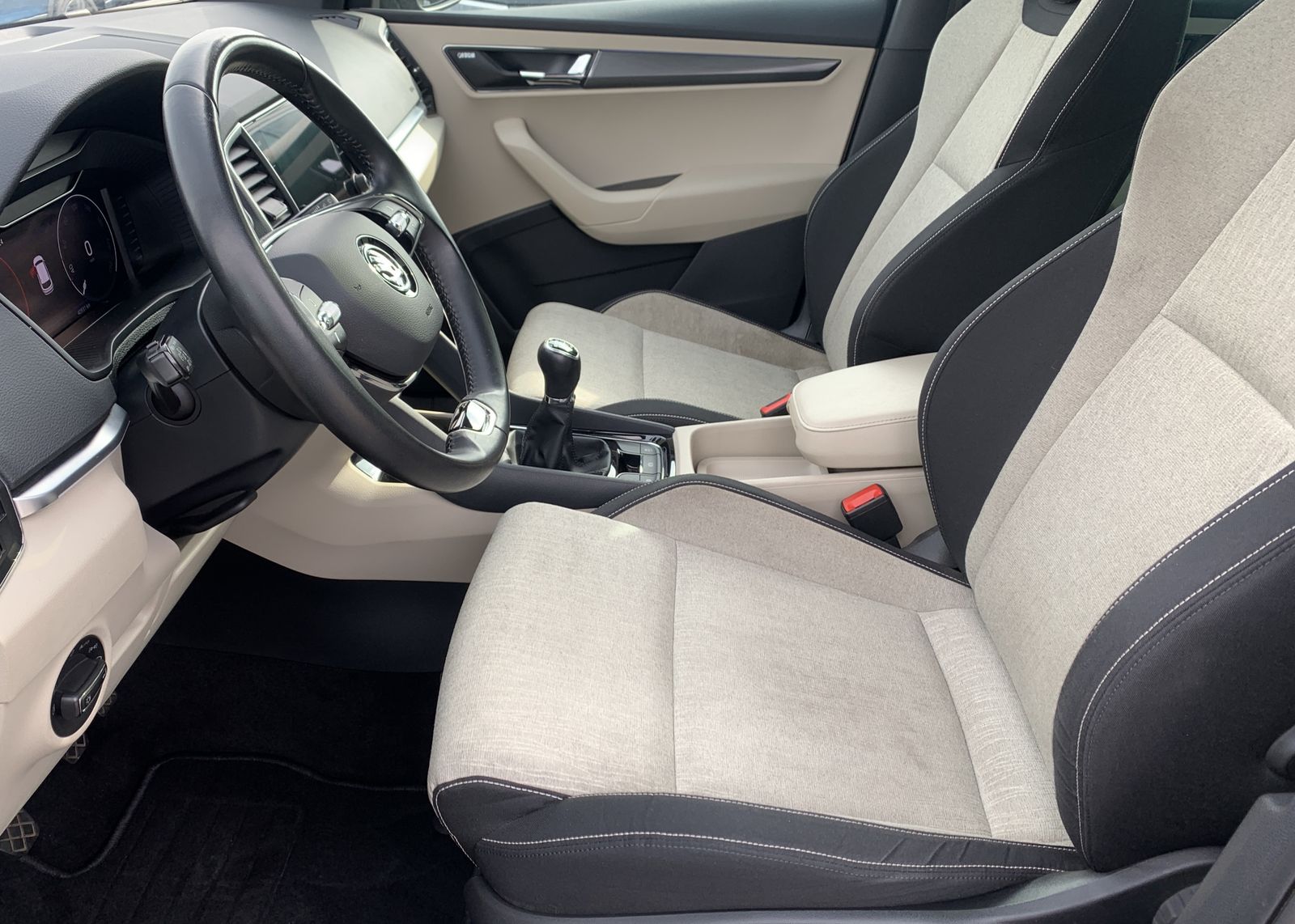Fahrzeugabbildung SKODA Karoq 2.0 TDI*Style*LED*Navi*Pano*STHZ*CANTON*