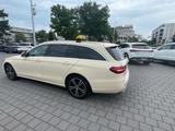 Mercedes-Benz E 220 d T Autom. - - Mercedes-Benz E 220: Taxi