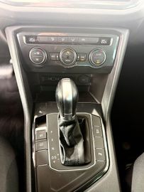 Volkswagen Tiguan - 12