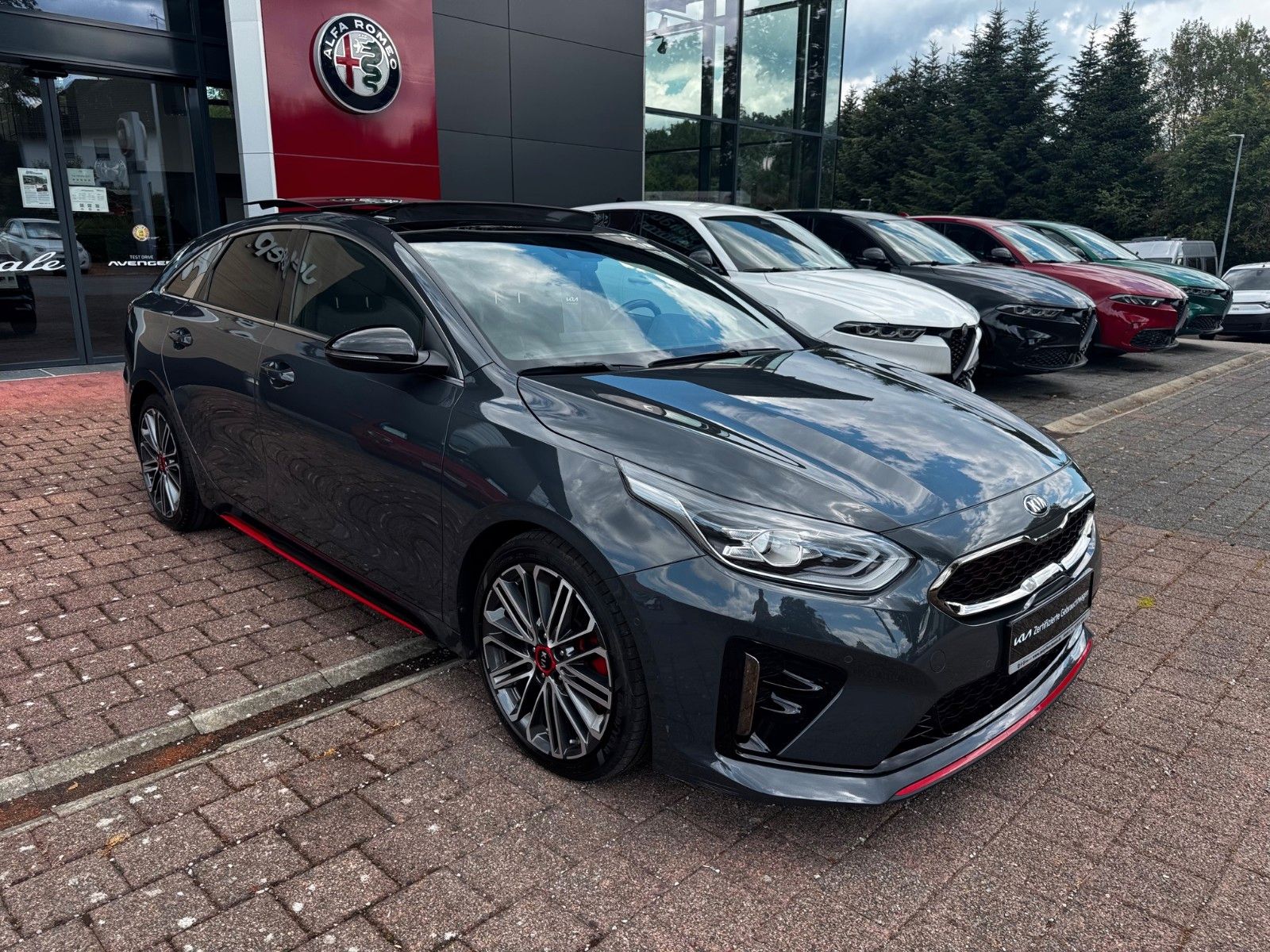 Fahrzeugabbildung Kia ProCeed GT 204PS Automatik Navi Glasdach Kamera