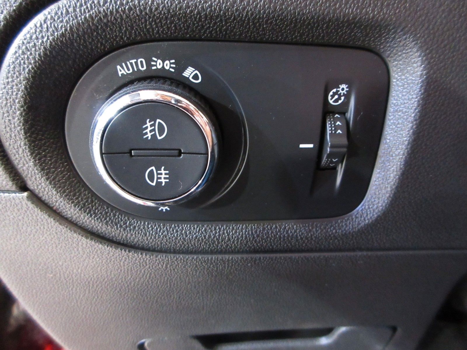 Fahrzeugabbildung Opel Grandland X 1.2T ULTIMATE LED/NAVI/SHZ/LHZ/CAM