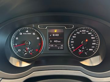 Audi Q3 2.0 TFSI quattro *Xenon*Klima*SHZ*Navi*PDC*