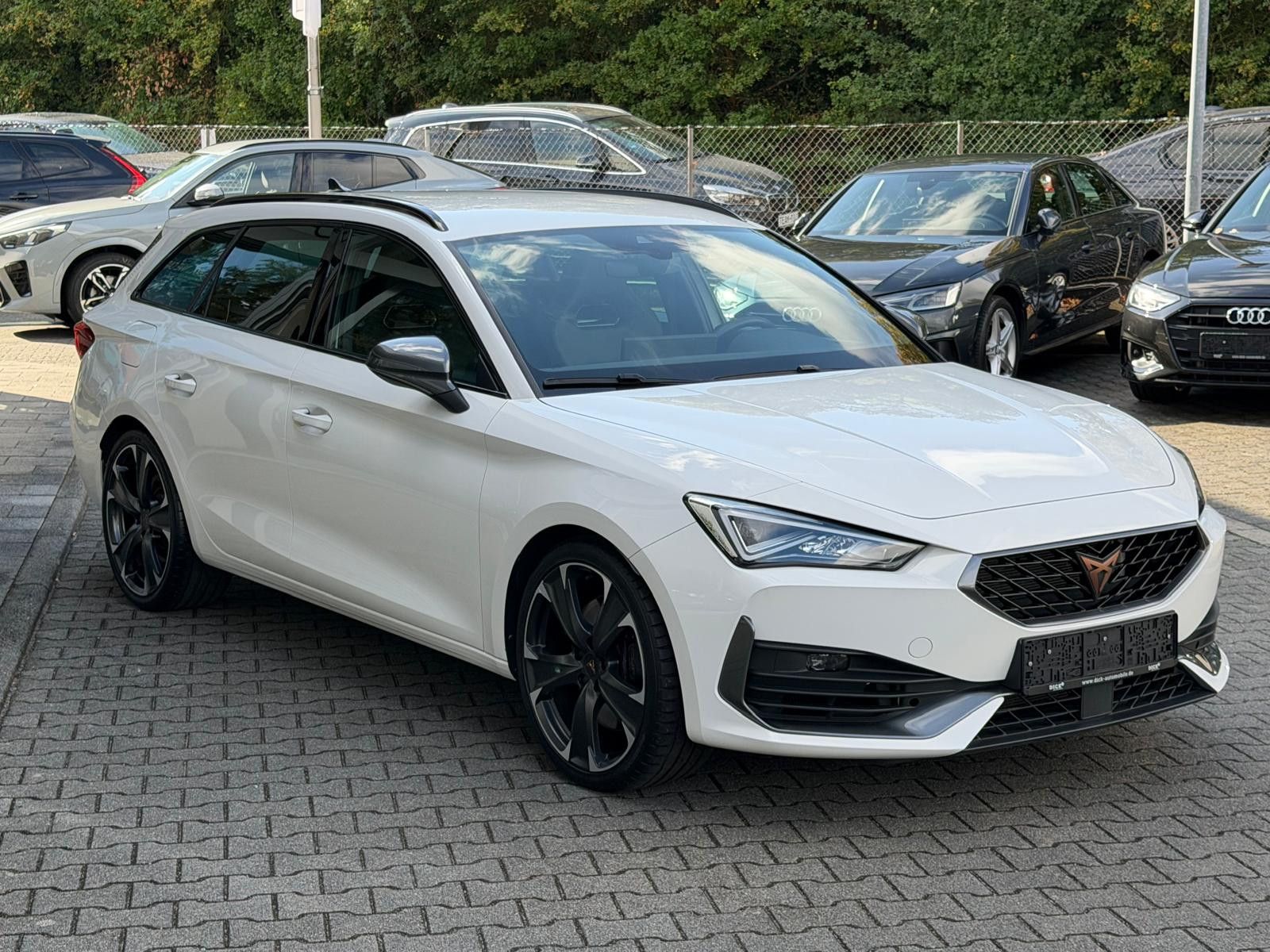 Fahrzeugabbildung CUPRA Leon 2.0 TSI VZ >VIRTU+LED+NAVI+PDC+DAB+19"+