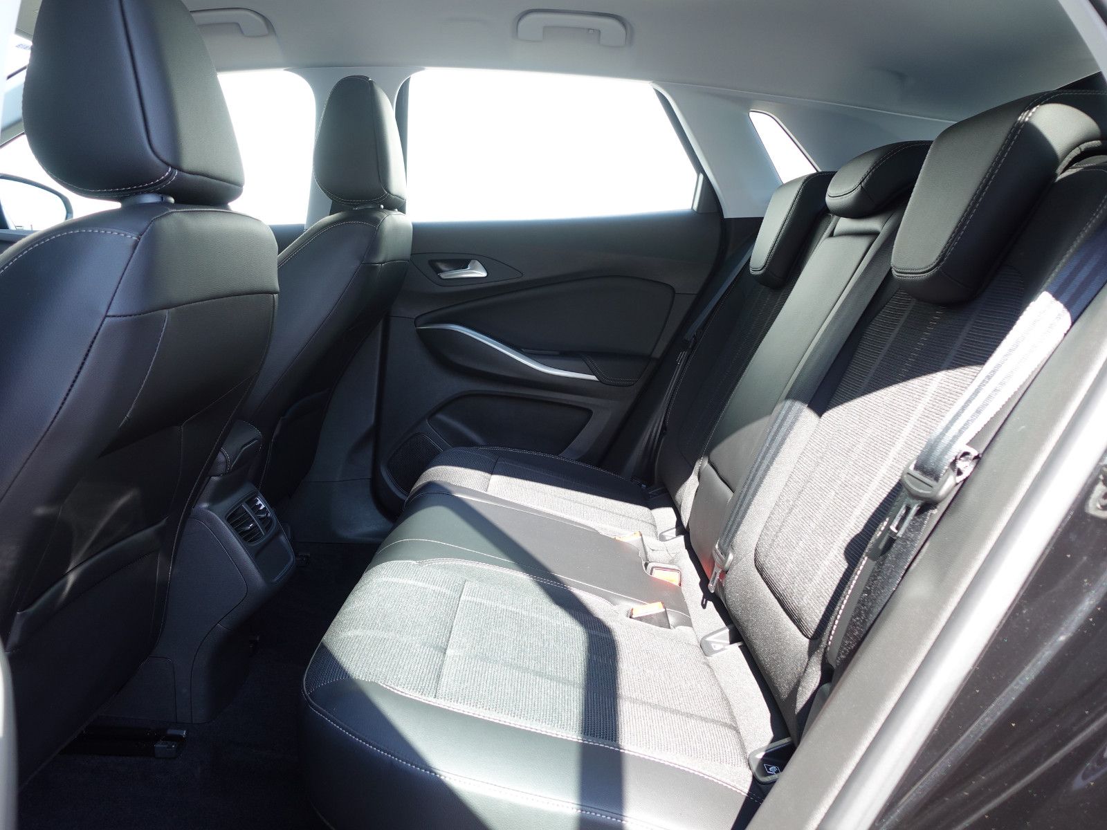 Fahrzeugabbildung Opel Grandland 1.2 Turbo  GS  Navi,Kamera,PDC,Sitzh.