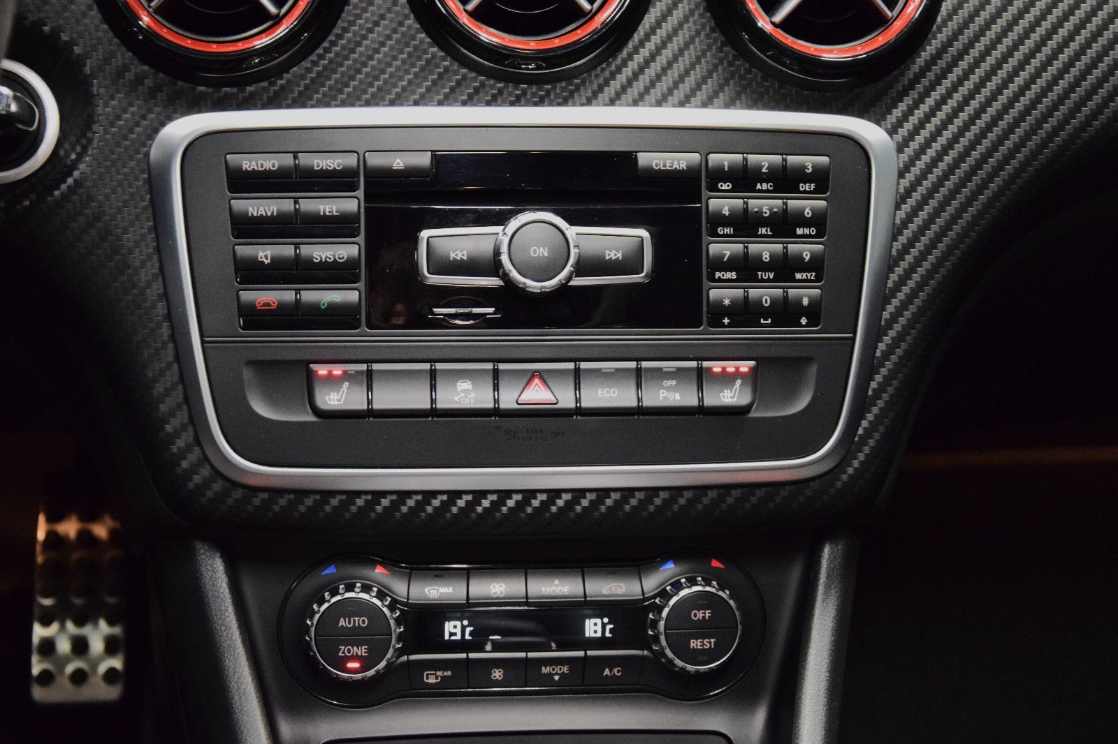 Fahrzeugabbildung Mercedes-Benz A45 AMG EDITION ONE AERO PERFORM PANO DRIVERS