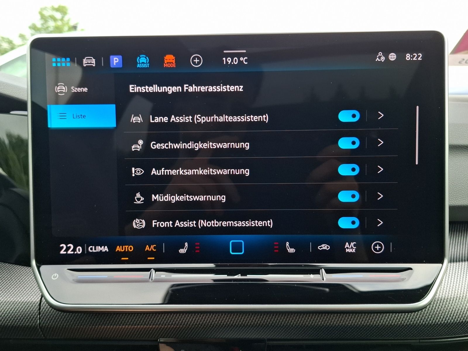 Fahrzeugabbildung Volkswagen Golf VIII Variant TSI R-Line Matrix AHK Navi AID