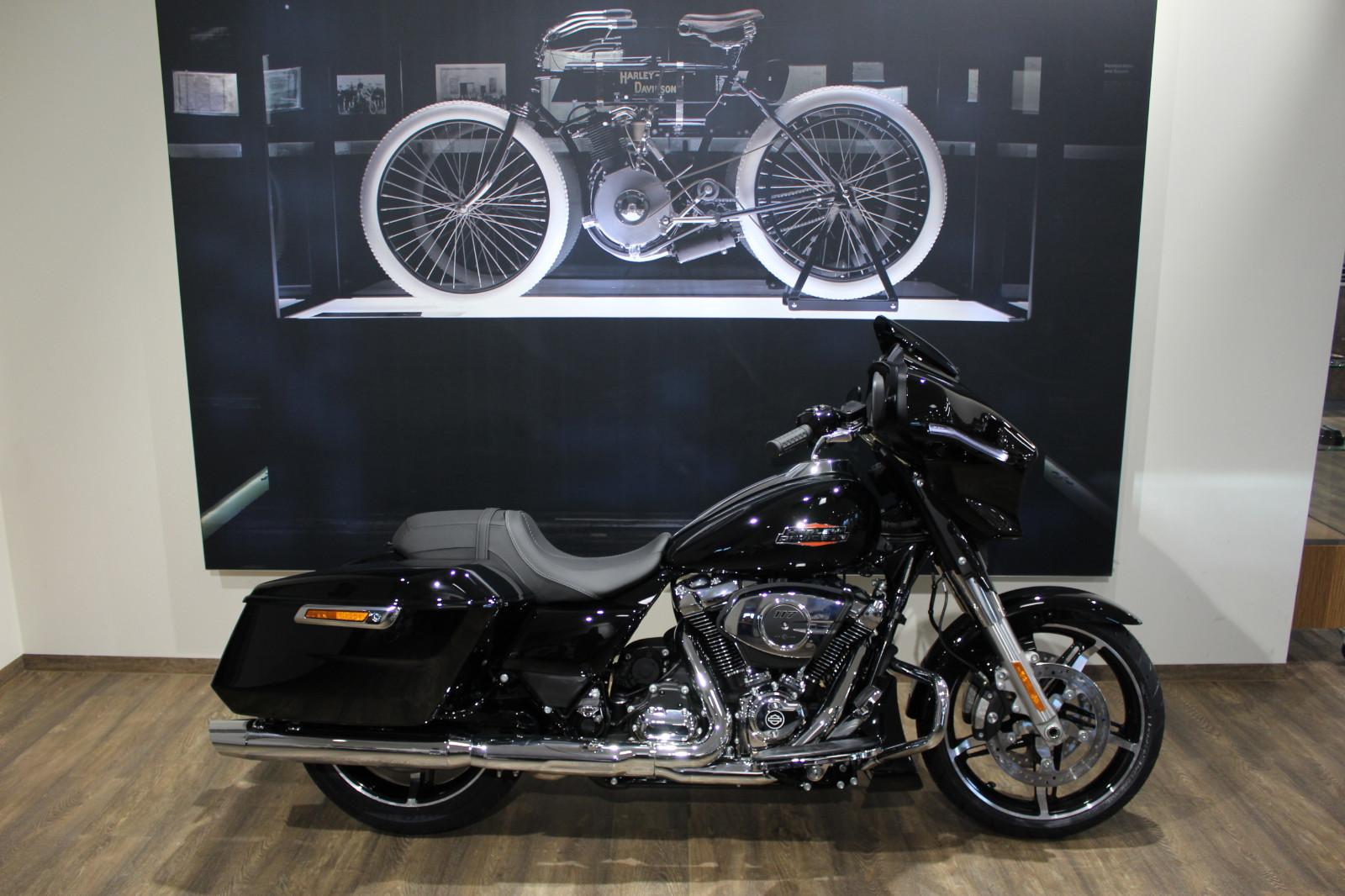 Harley-Davidson Street Glide  FLHX 117 Schwarz Tageszulassung