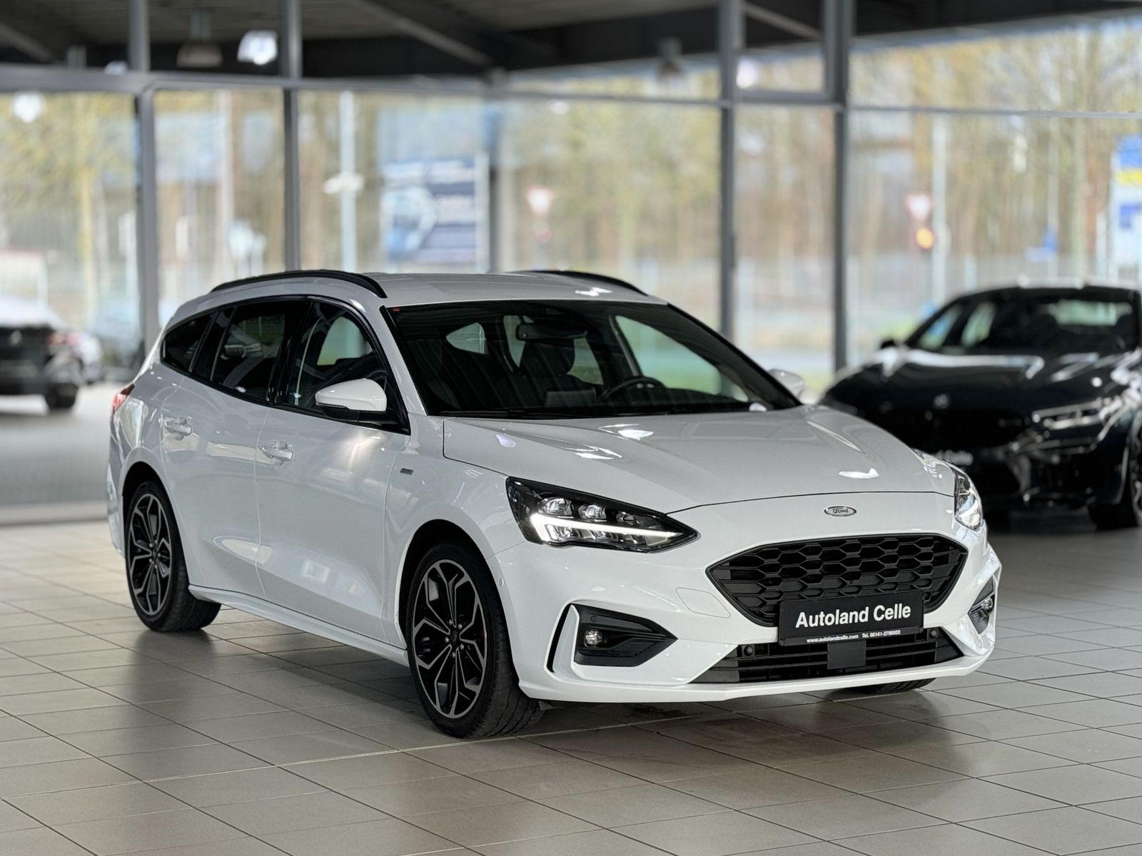 Fahrzeugabbildung Ford Focus ST-Line Kamera Navi Lenkrhzg Alarm