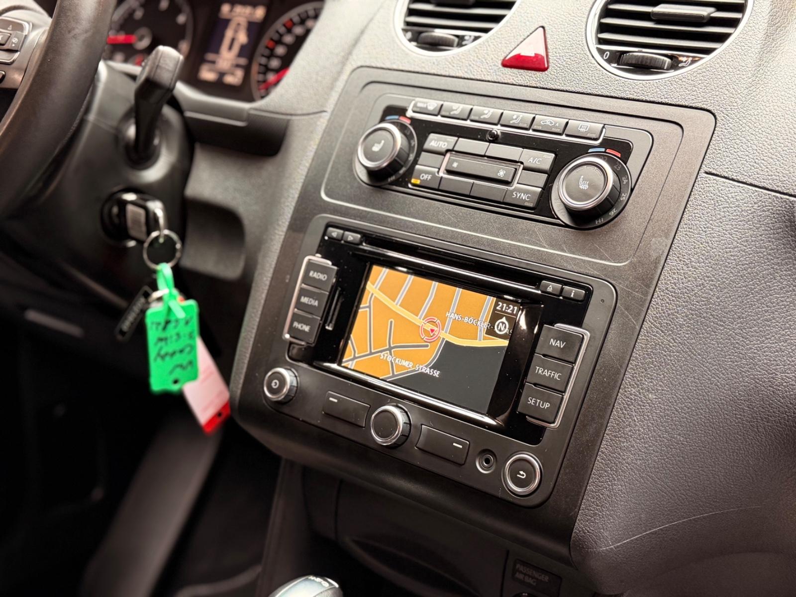 Volkswagen Caddy Maxi Kombi / Navi /7-Sitzer/Rollstuhl-Kran