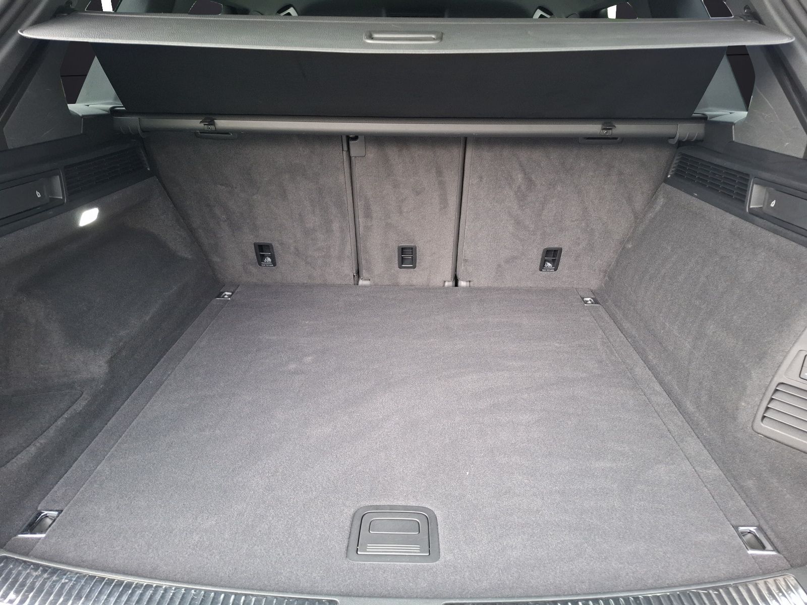 Fahrzeugabbildung Volkswagen Touareg TDI R-Line 4M Standhzg. Matrix AHK Navi