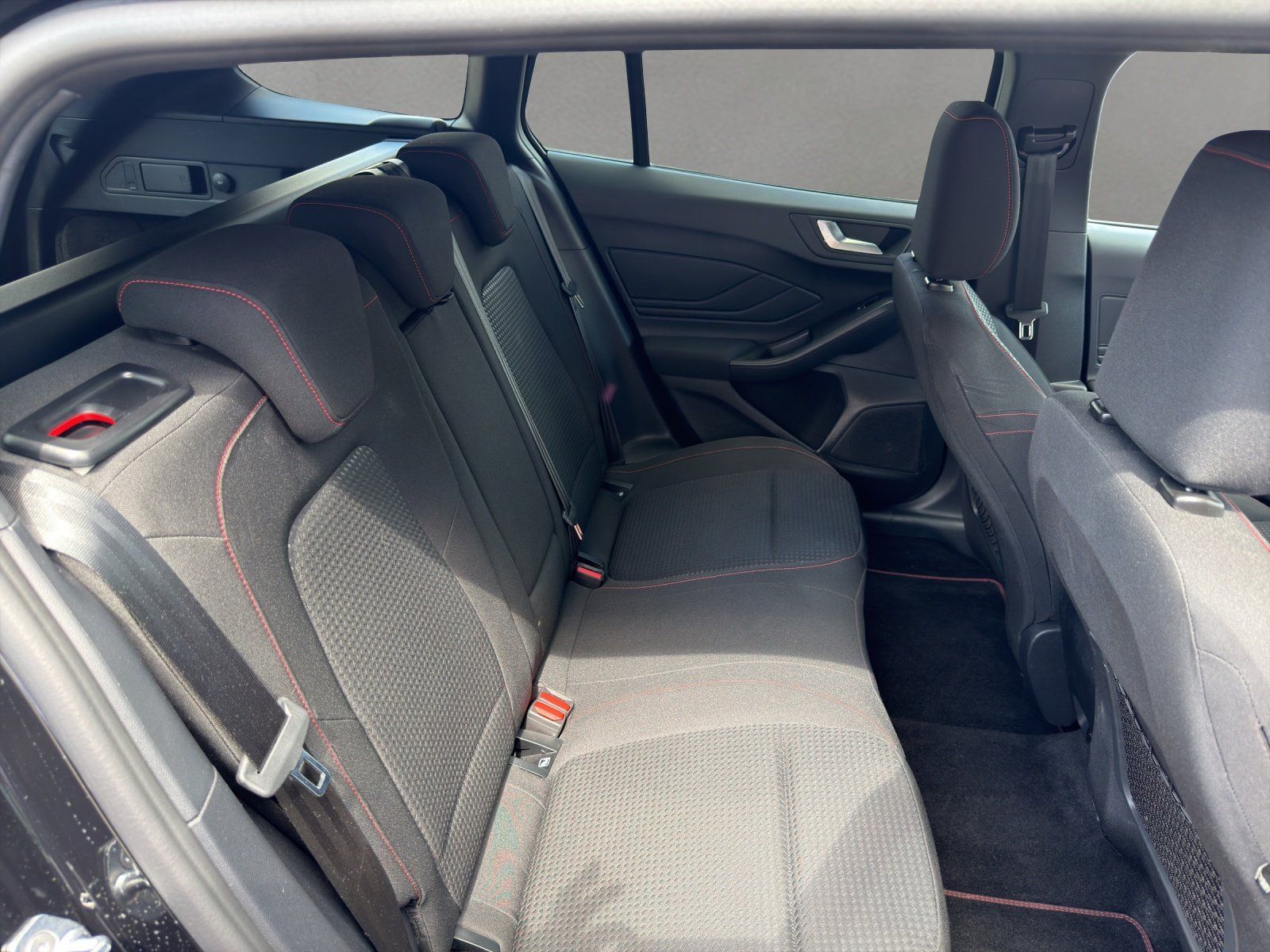Fahrzeugabbildung Ford Focus 1.5 ST-Line X Aut./LED/ACC/AHK/KAMERA/SHZ