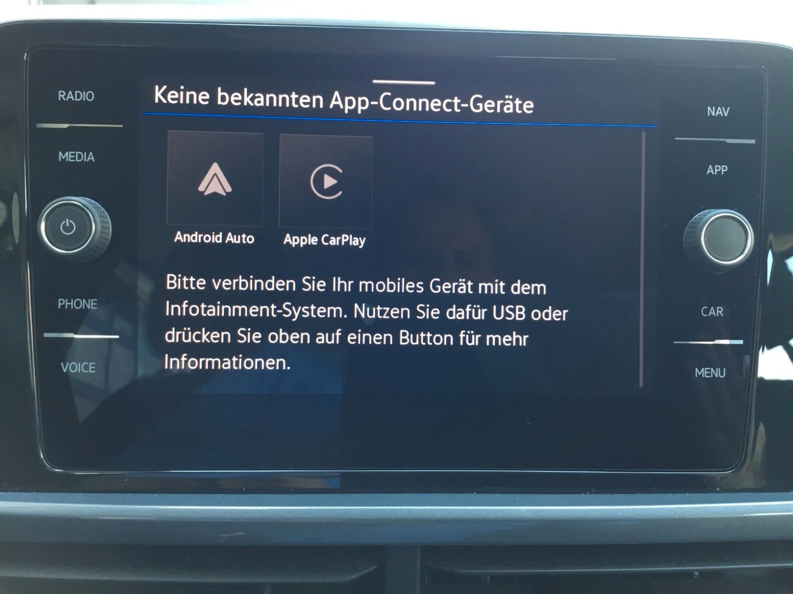 Fahrzeugabbildung Volkswagen T-Roc 1.5 TSI DSG Style+AHK+LED+ACC+17"+Kamera