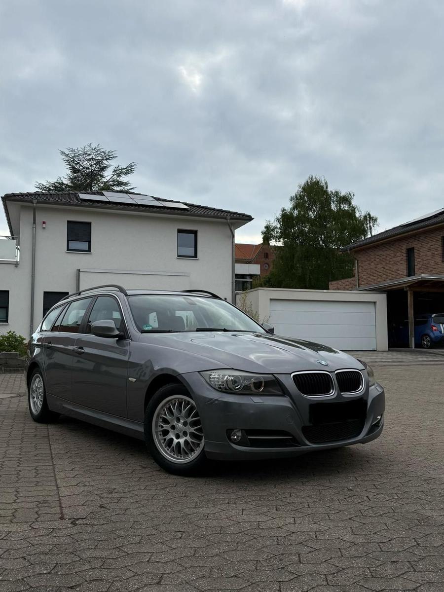 BMW 318 2009 — photo 5
