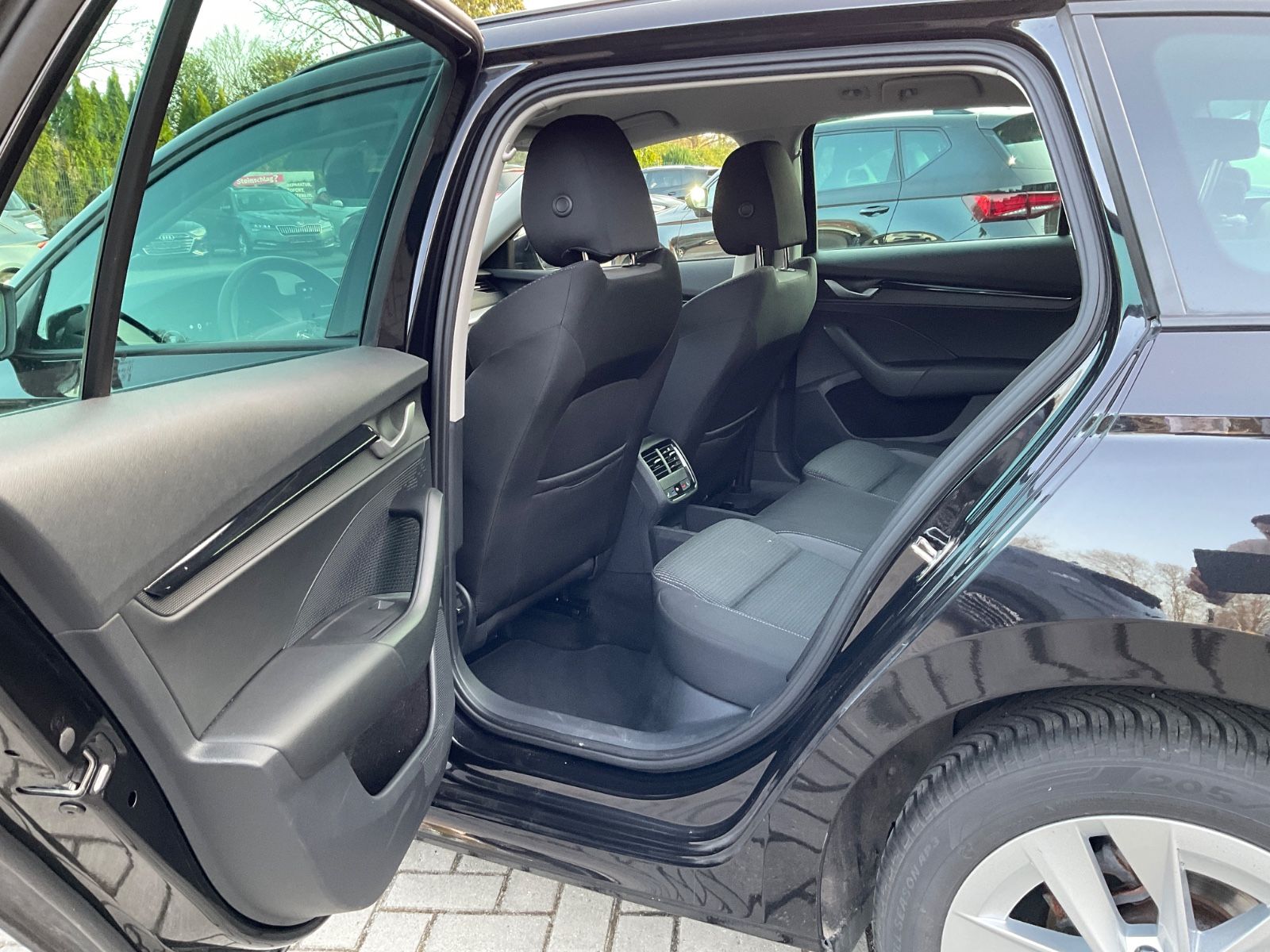 Fahrzeugabbildung SKODA Octavia Combi 2.0 TDI DSG,ACC,AHK,Navi,Kamera