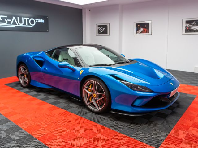 FERRARI F8