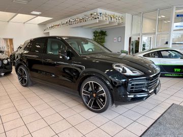 Porsche Cayenne - 1