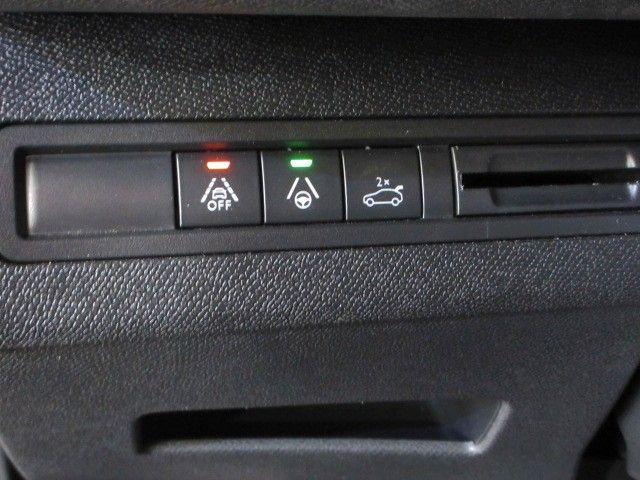 Fahrzeugabbildung Peugeot 5008 GT 1.2T NAVI/LED/SHZ/LEDER/PDC+CAM/PARKASS.