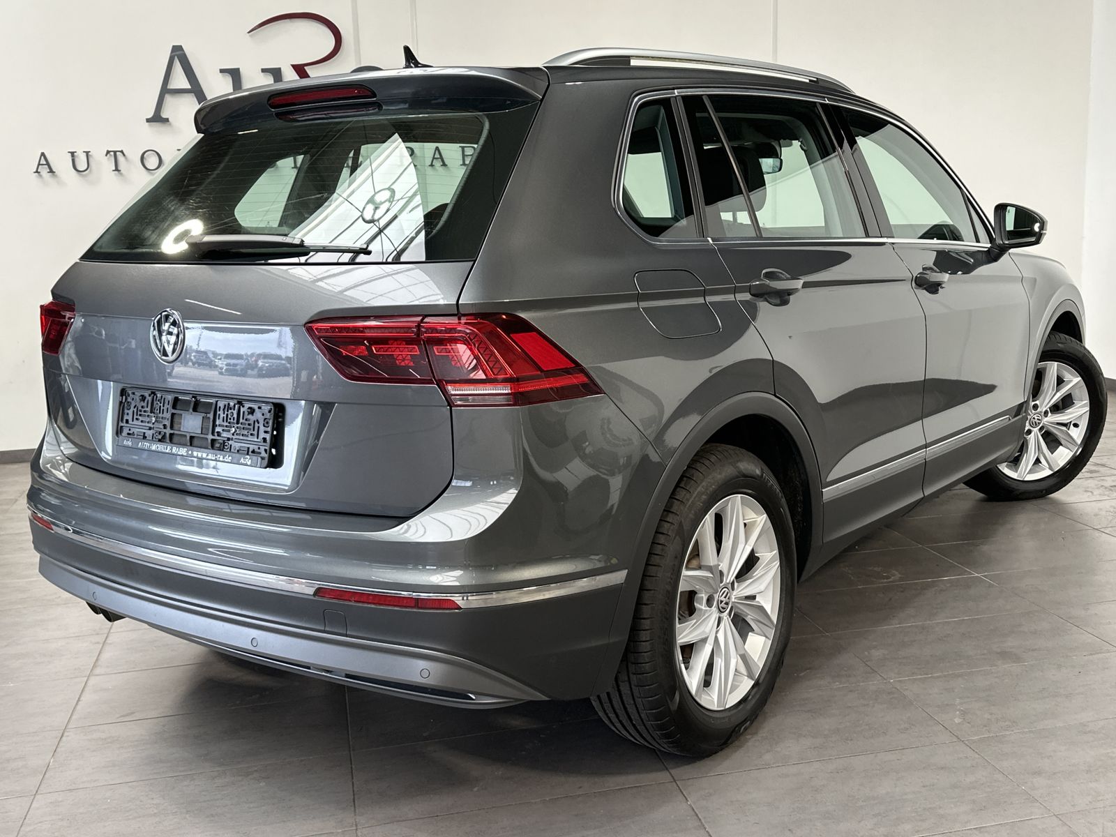 Fahrzeugabbildung Volkswagen Tiguan 2.0 TDI DSG HL NAV+LED+ACC+CARPLAY+SHZ+PP