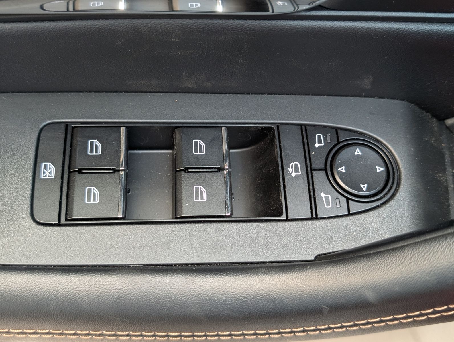 Fahrzeugabbildung Mazda CX-60 HOMURA AWD MATRIX BOSE LEDER HUD ACC 360°