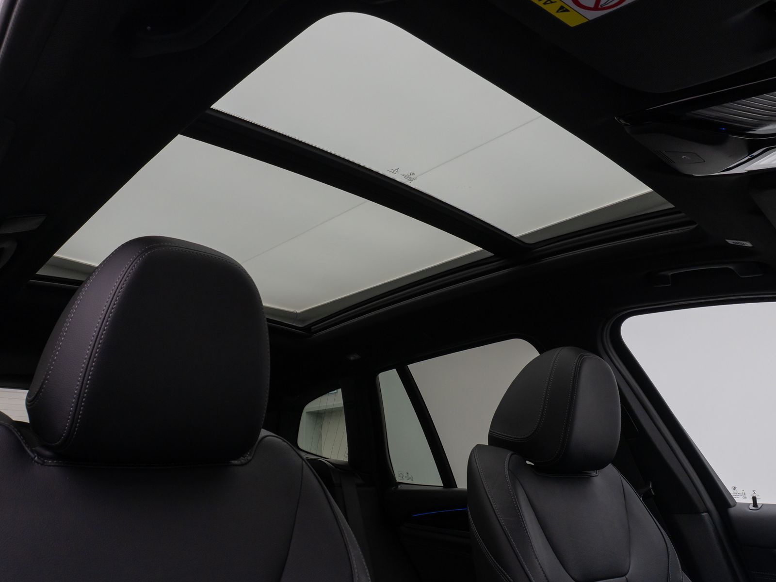 Fahrzeugabbildung BMW X3 xD30e Panorama HUD DAB HiFi Komfort Sport 20"