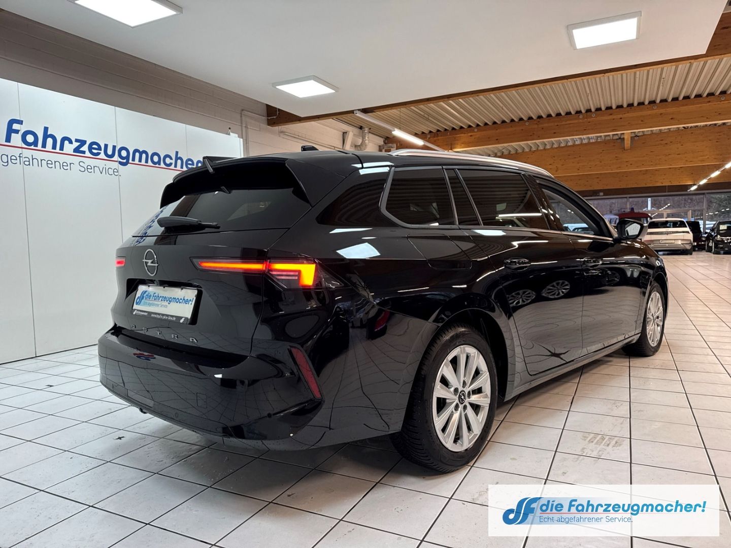 Fahrzeugabbildung Opel Astra L Sports Tourer Elegance Navi LED Apple Ca