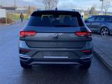 Volkswagen T-Roc 1.5 TSI DSG SPORT AHK+PANORAMA+EL.-HECK.+1 - Volkswagen T-Roc mit Benzin-Antrieb: Geländewagen