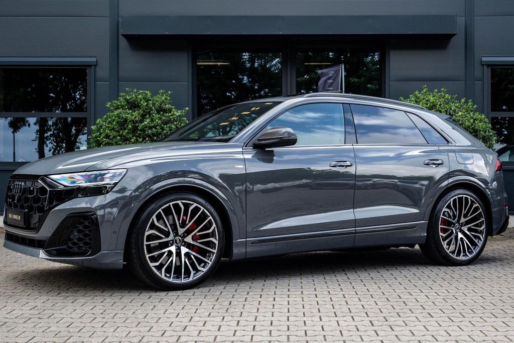 Audi Q8 — hlavná fotografia