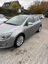Opel Astra J 1.6 Turbo Automatik/Navi/Lede... - Opel Astra aus 2010: Turbo