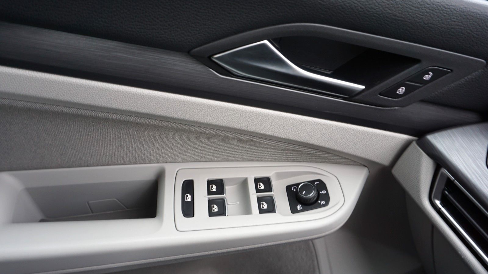 Fahrzeugabbildung Volkswagen Golf VIII Variant Style, Navi,LED,HUD,Kamera +WR