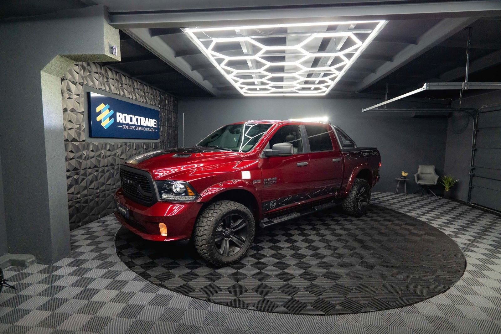 Fahrzeugabbildung Dodge RAM 5.7 V8 HEMI 4x4 OFFROAD Night-Paket *LED*AHK