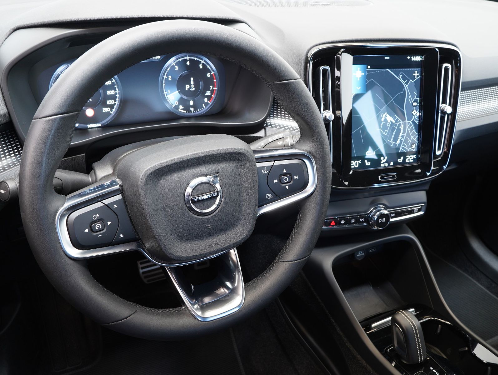 Fahrzeugabbildung Volvo XC40 B4 B R Design LED/NAVI/ACC/LEDER/360°