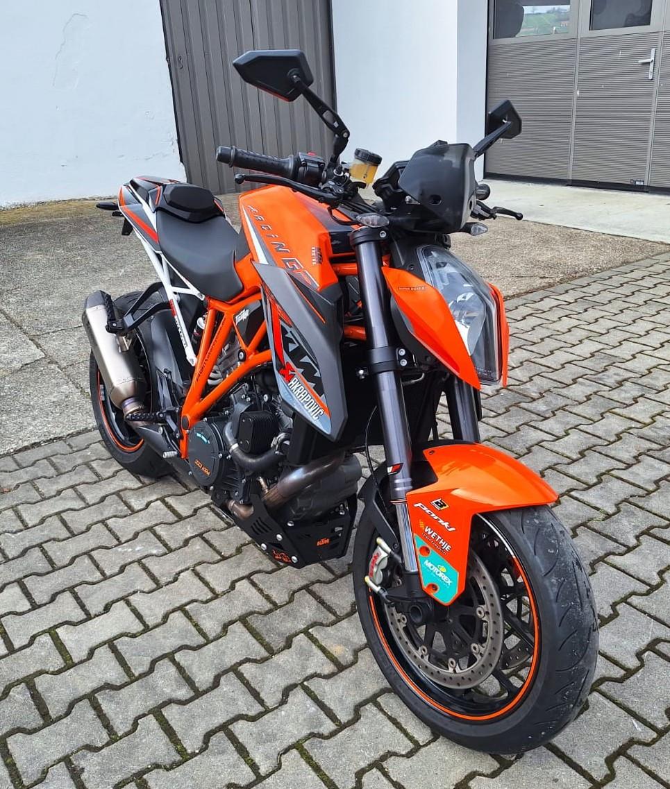 KTM 1290 Super Duke R, Service+HU+Reifen neu, Akra
