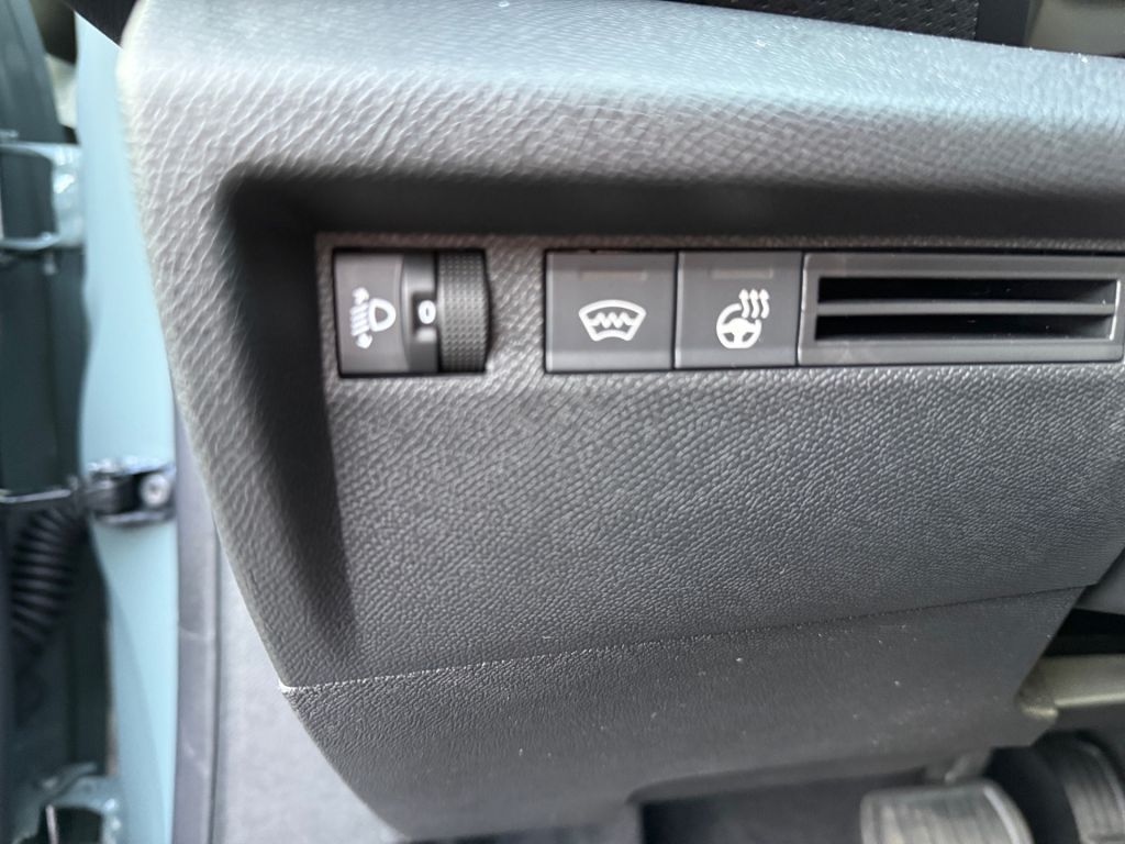 Fahrzeugabbildung Citroën C4 Hybrid 145 MAX - Schiebedach*Winter Paket