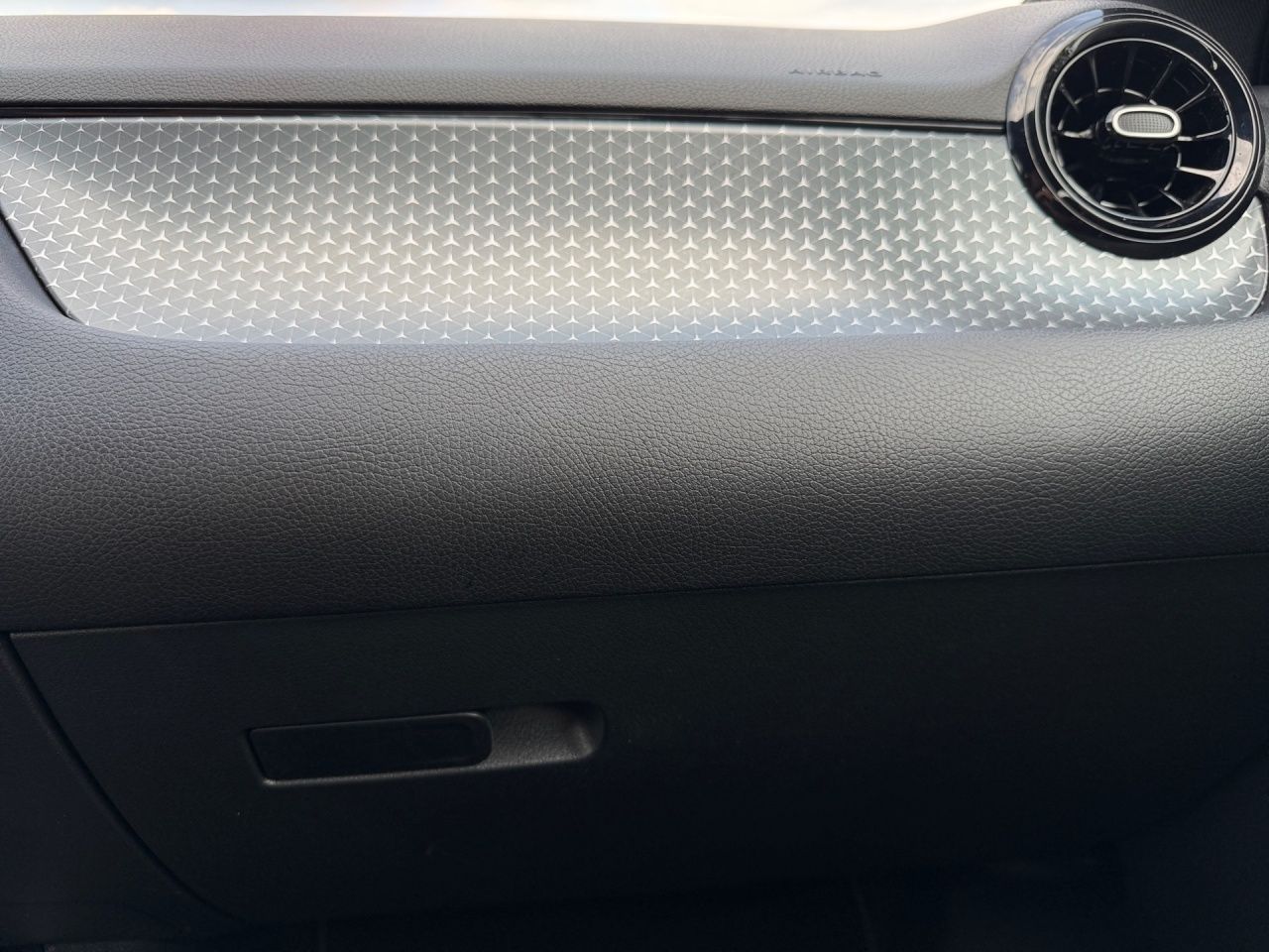 Fahrzeugabbildung Mercedes-Benz GLA 200 KAMERA+LED+EASYPACK+