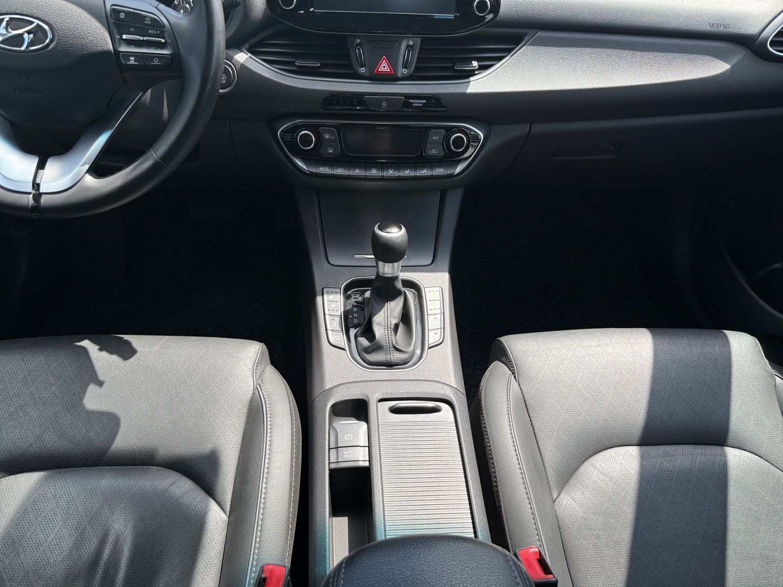 Fahrzeugabbildung Hyundai i30 1.4 T-GDI Premium PANO LED AHK