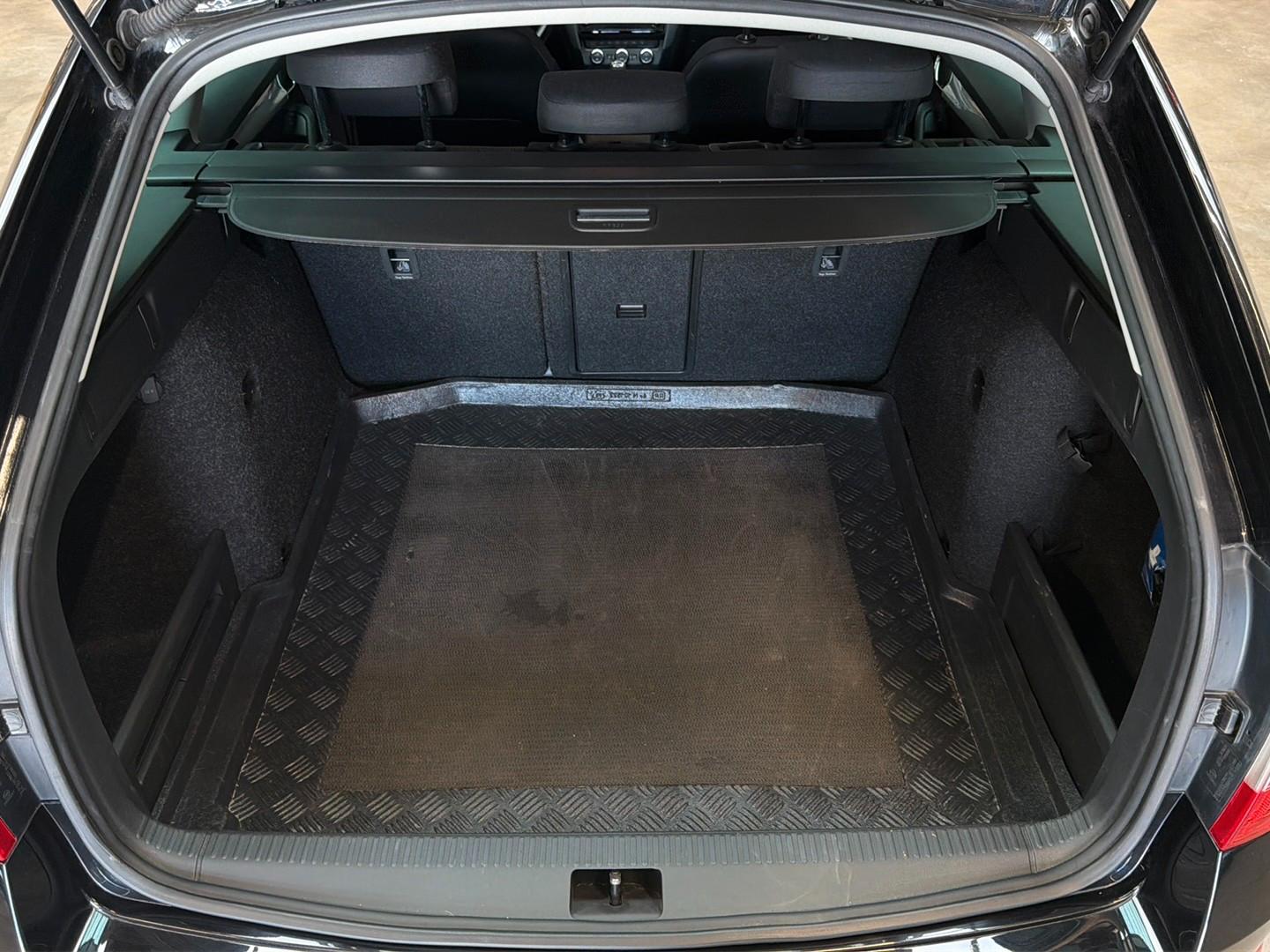 Skoda Octavia/Temp/PDC/ErsteHand/2-Zonen/SHZ/Kurvlicht