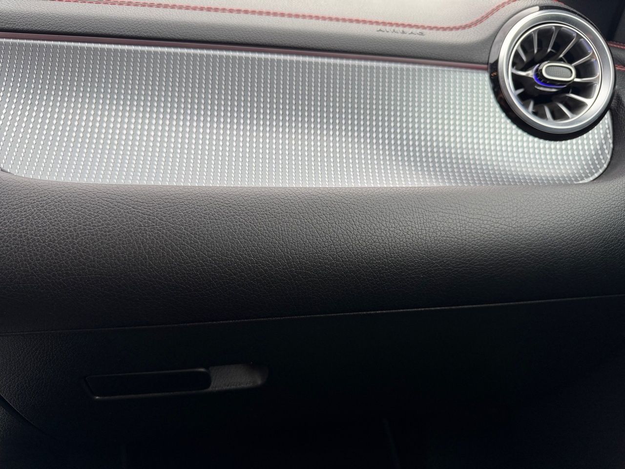 Fahrzeugabbildung Mercedes-Benz EQA 300 4M BONUS+AMG+SOUND+CARPL+KEYL+LED+KAMERA
