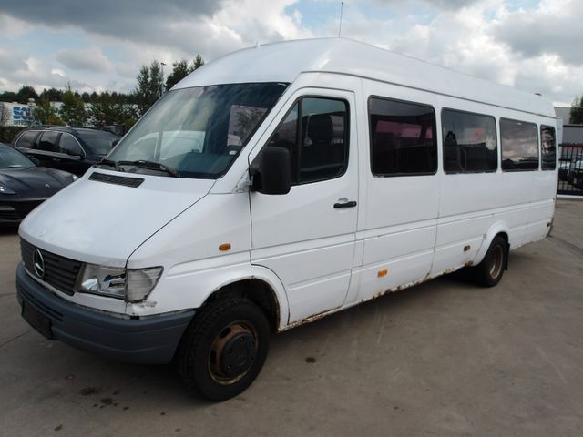 Mercedes-Benz Sprinter 412 D (779)