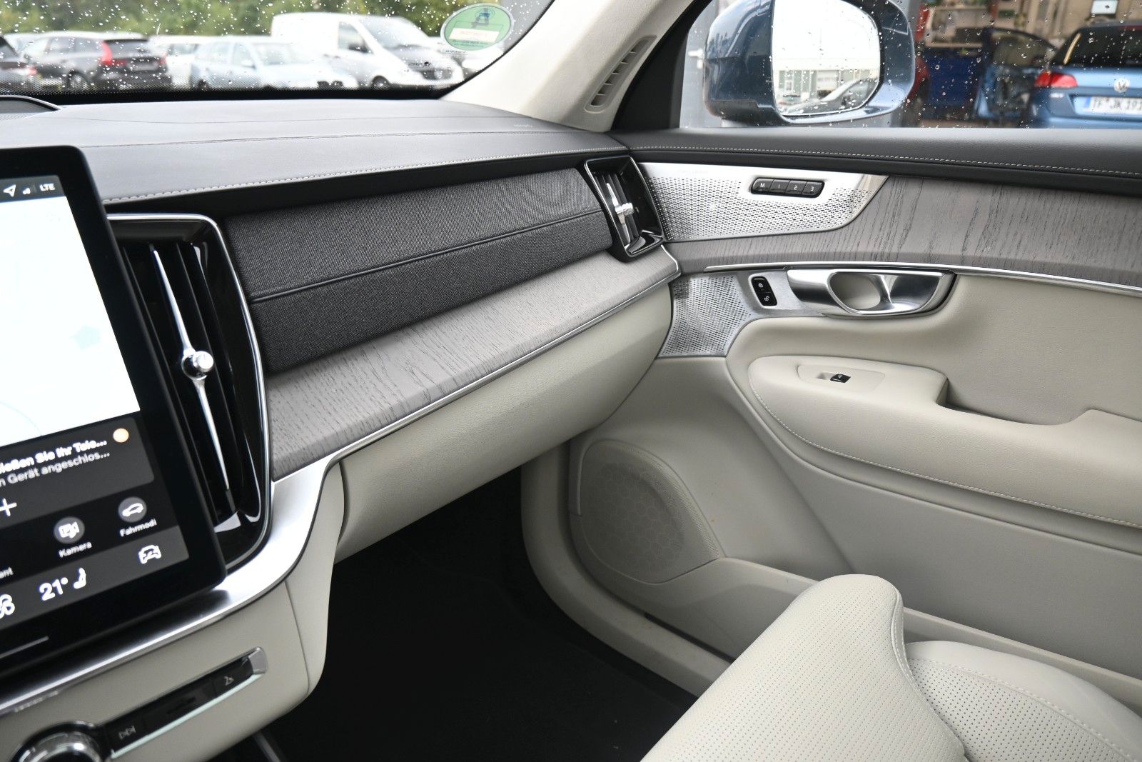 Fahrzeugabbildung Volvo XC90 T8 Ultra Bright AWD*LUFT*AHK*B&W*Massage*