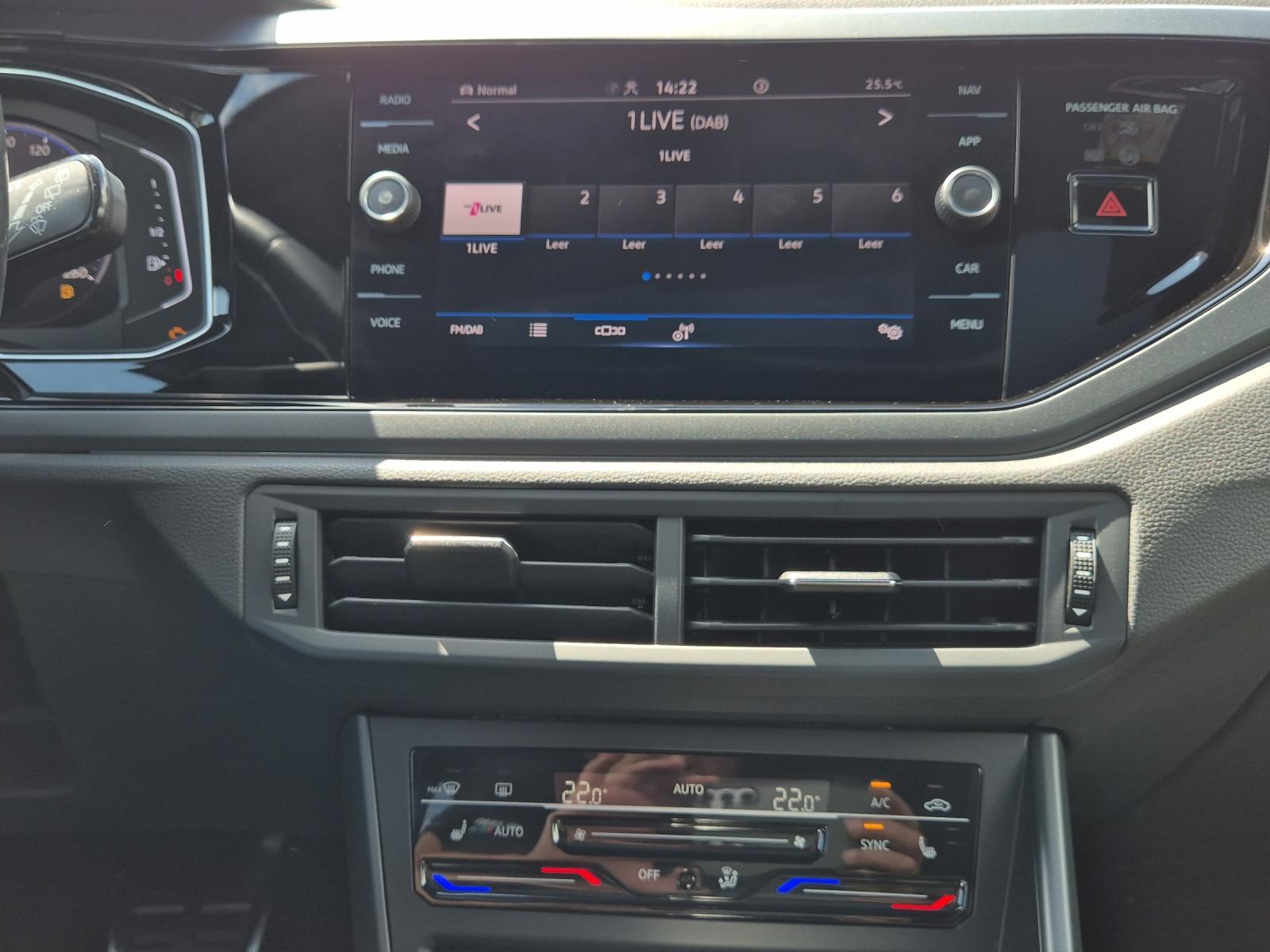Volkswagen Taigo 1.5 TSI DSG R-Line  Panodach AHK Navi LED 